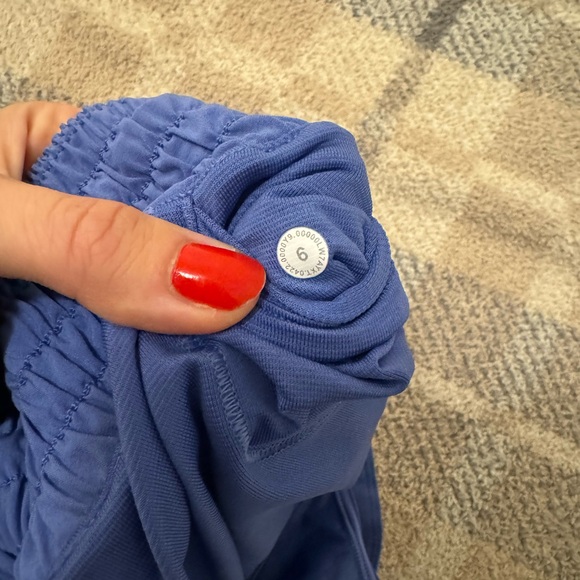 Lululemon Hawaii Hotty Hot Short Size 6 - Picture 4 of 4